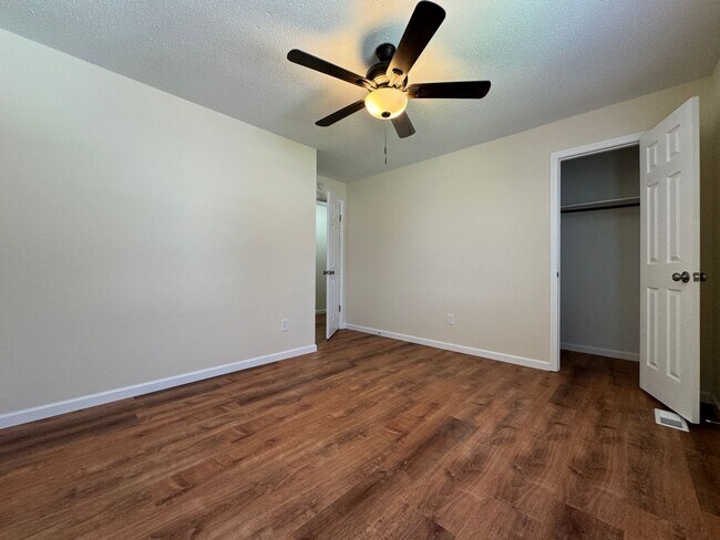 Building Photo - 1511 Rustic Dr