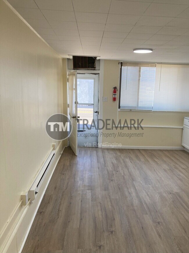 Building Photo - 303 S Front St