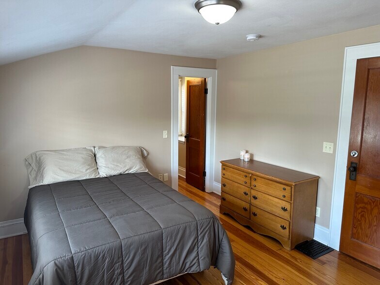 Building Photo - 4 Water St