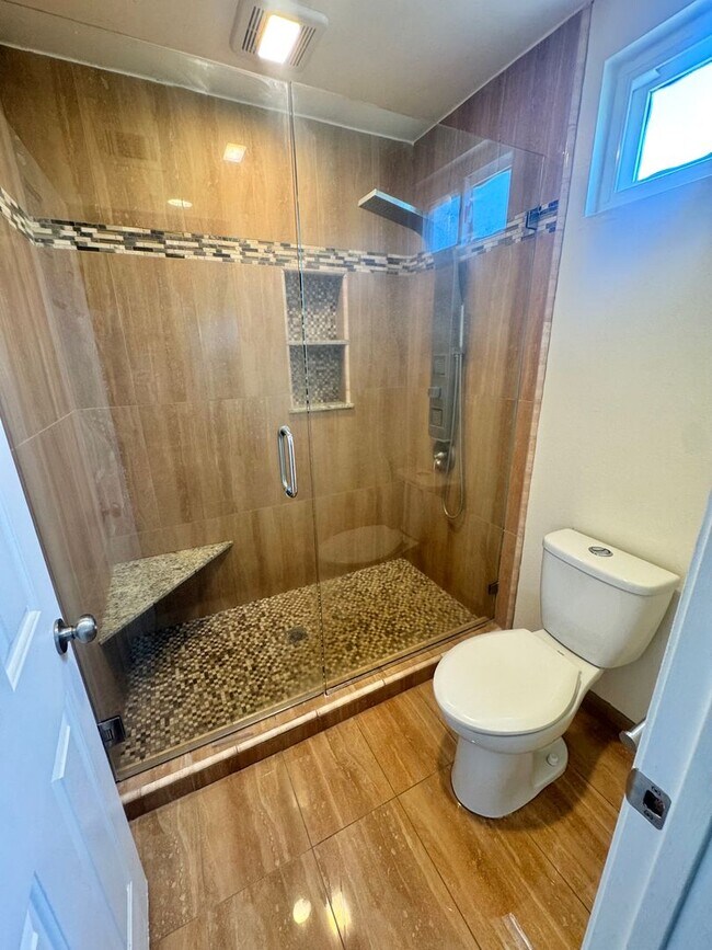 Building Photo - Rare opportunity spacious remodeled Camarillo Home on cul-de-sac with Electricity included!