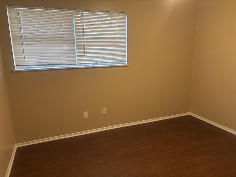 Building Photo - 513 Carlyle Dr