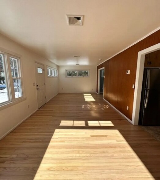 Building Photo - 5 Pine St