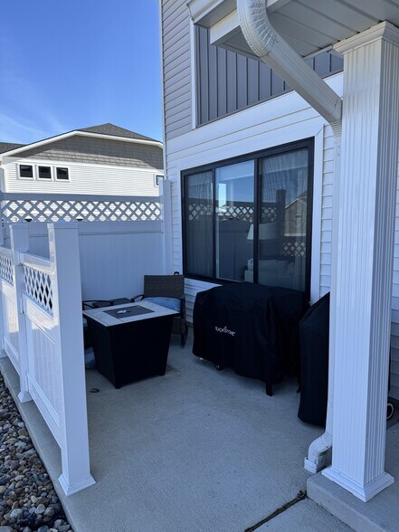 Building Photo - 2622 SE Osier Ave