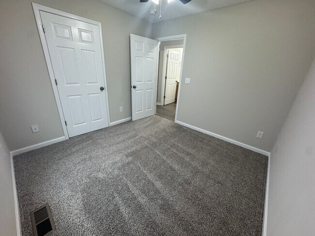 Building Photo - Newly Renovated 3BR 2BA home close to GM, ...