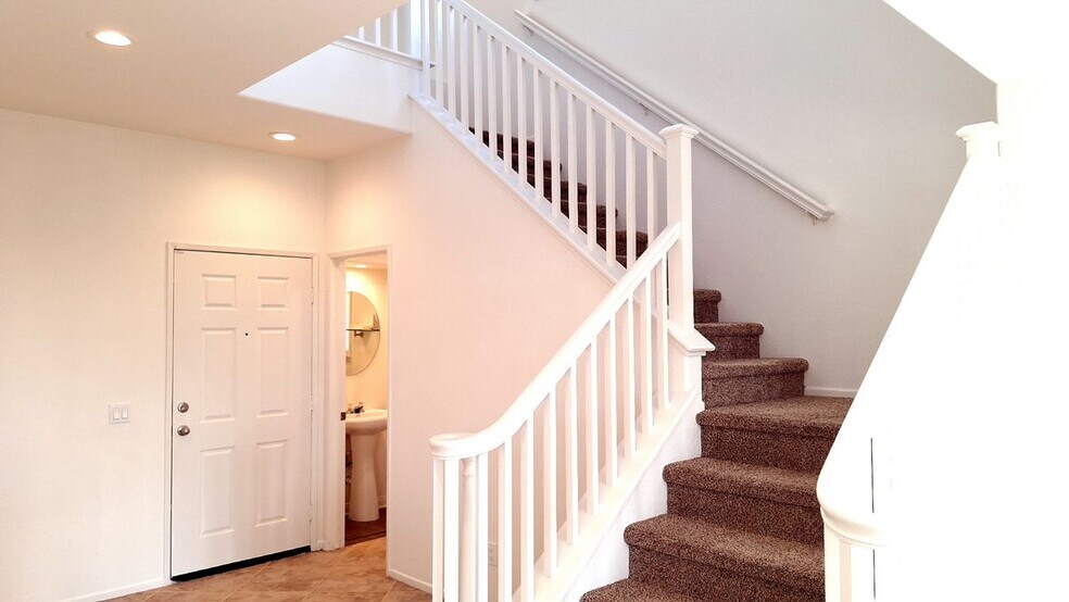 Building Photo - 24799 Benetta Ct