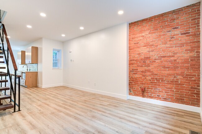 Building Photo - 3023 Harper St