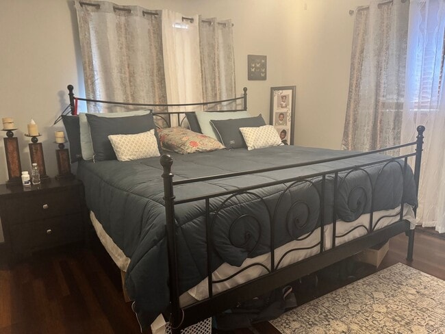 Building Photo - 4 Bed Single Family Backs up to Park