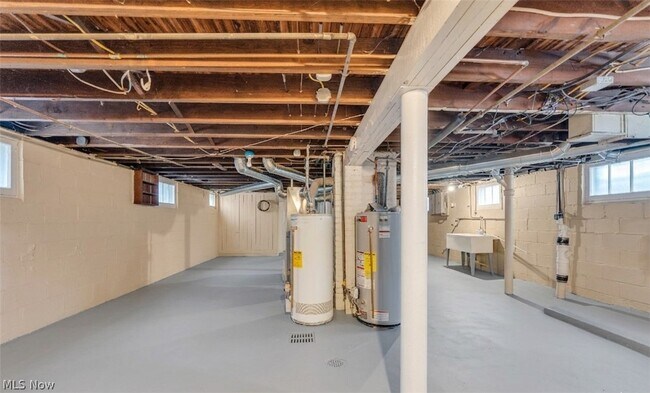 Building Photo - 9609 Sladden Ave