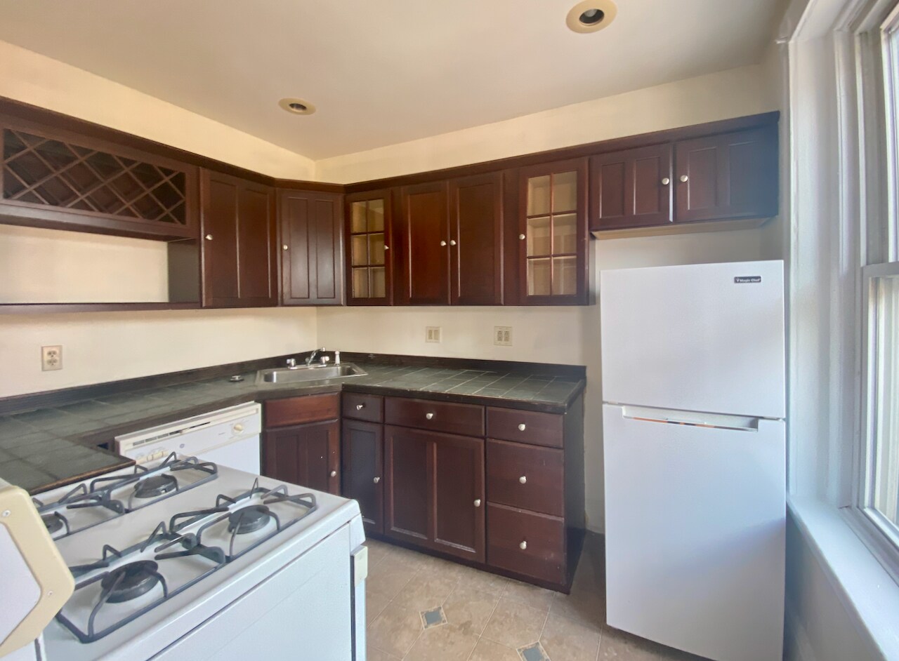 *Pictures are representative samples of the advertised unit. In some cases, the actual units you tou - 52 Revere St