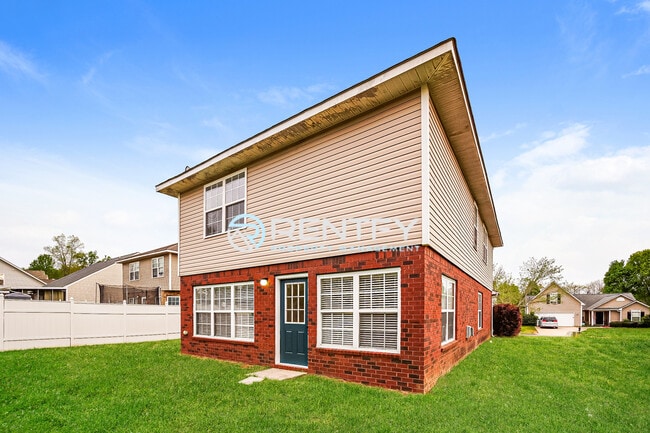 Building Photo - 2027 Quill Ct