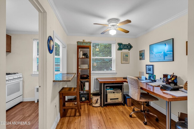 Building Photo - 6 Manor Dr