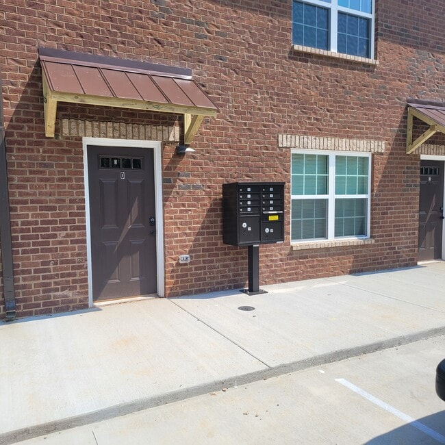 Building Photo - 809 Howard St