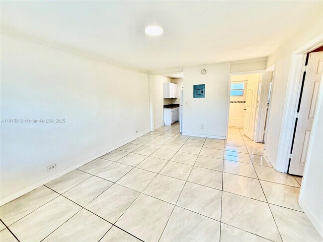 Building Photo - 2571 NW 13th Ct