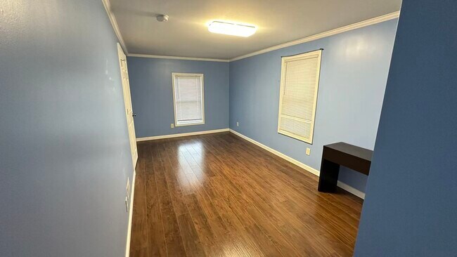 Building Photo - 324 Fuller Rd