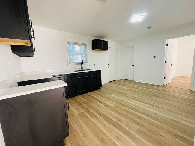 Building Photo - 3-Bed, 2-Bath Home for Rent - Jacksonville