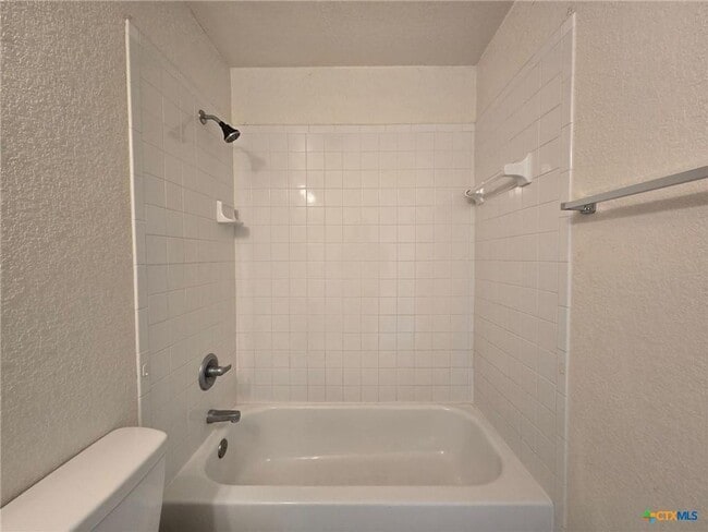 Building Photo - 2808 Leroy Cir