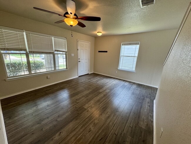 Building Photo - 8755 Sunview Park