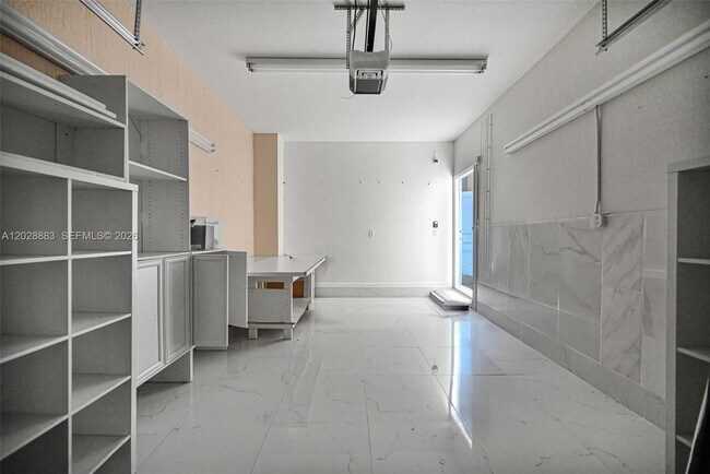 Building Photo - 1130 SW 6th Ct