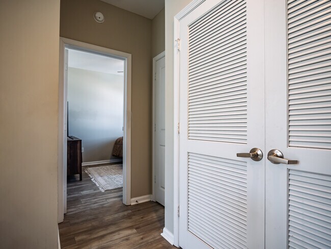 Building Photo - Rowandale