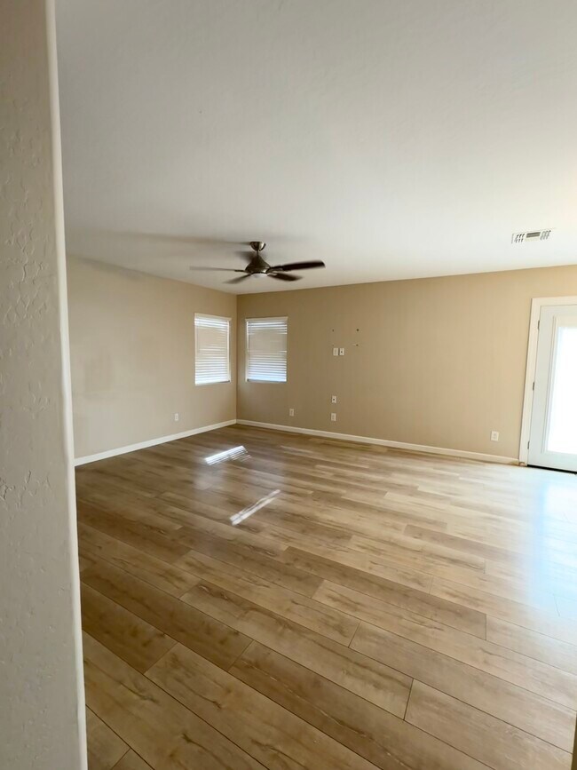 Building Photo - 11549 W Mountain View Rd