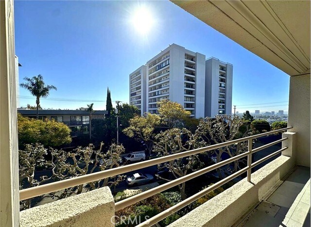 Building Photo - 1131 Alta Loma Rd