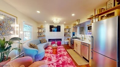 Building Photo - 121 3rd St