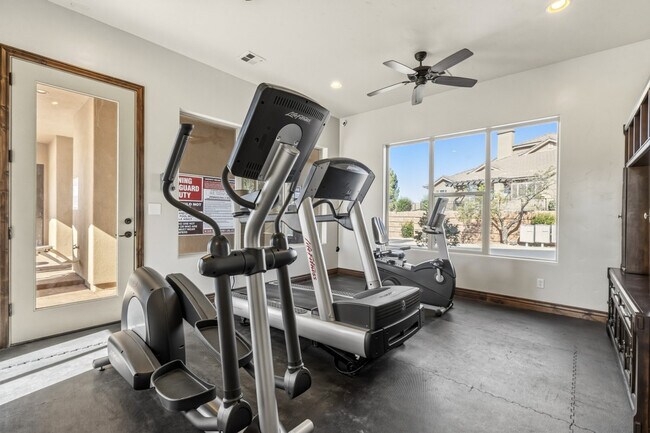 Building Photo - 4221 Torrey Pines Dr