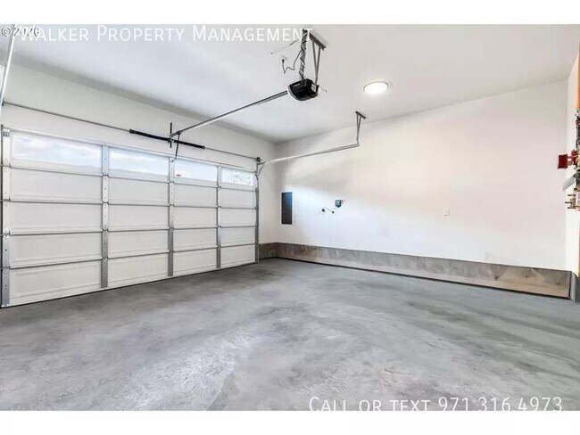 Building Photo - 996 E Rork Ct