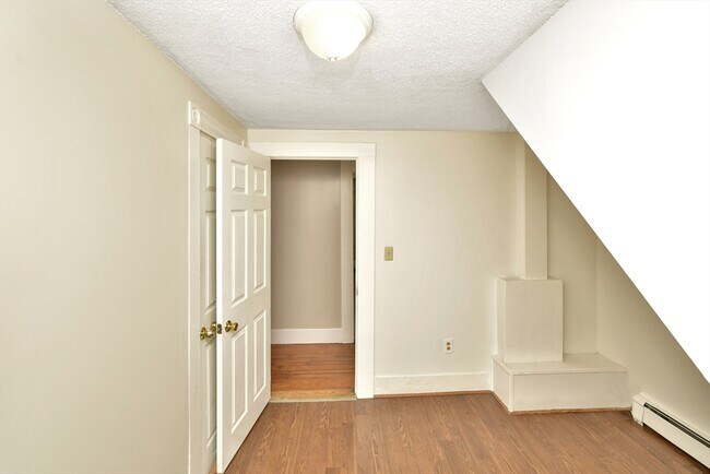 Building Photo - 180 Westville St