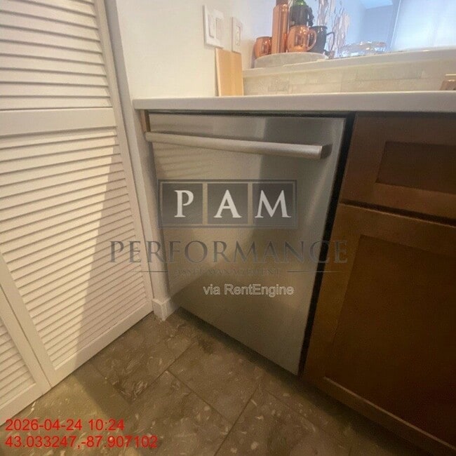 Building Photo - 234 N Broadway