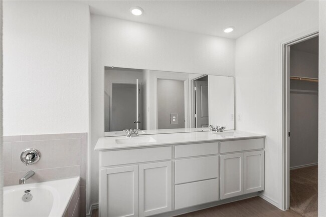 Building Photo - 117 Imola St