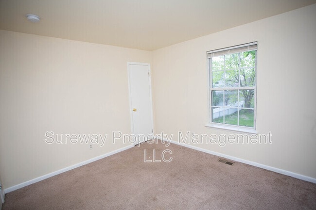 Building Photo - 5729 Irving Ave