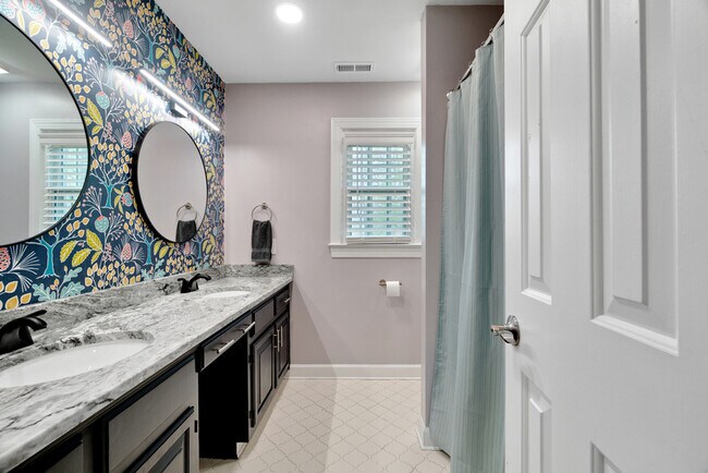 Building Photo - 717 Hempstead Ct