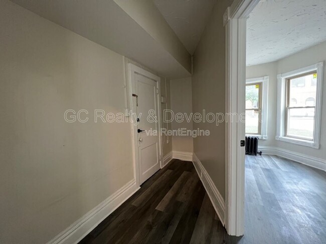 Building Photo - 214 Dupage St