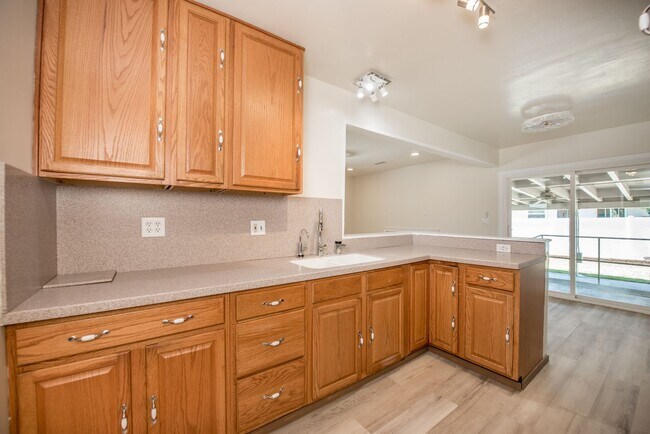 Building Photo - Beautiful 4 Bedroom Home in Garden Grove