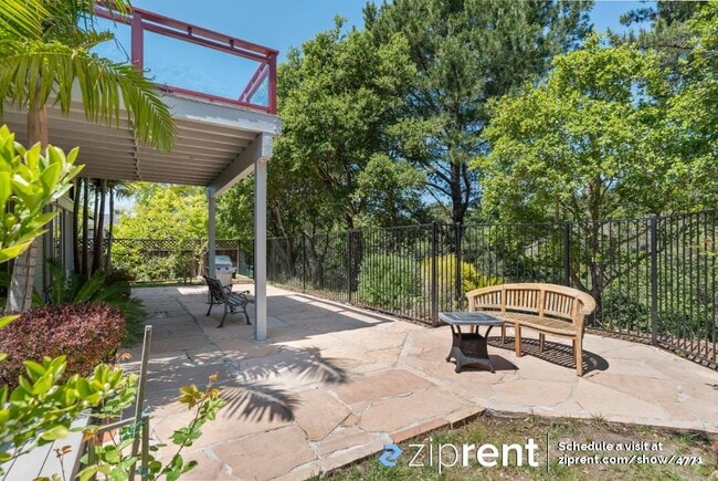 Building Photo - 6026 Ridgemont Dr
