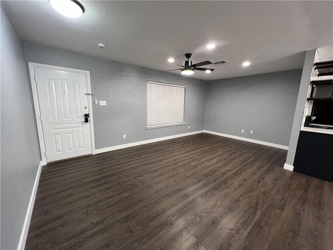 Building Photo - 7004 Colony Park Dr