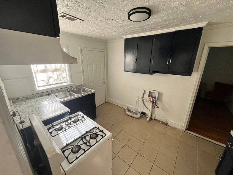 Building Photo - 298 Broadway St