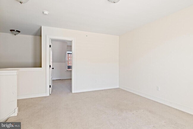 Building Photo - 626 D St