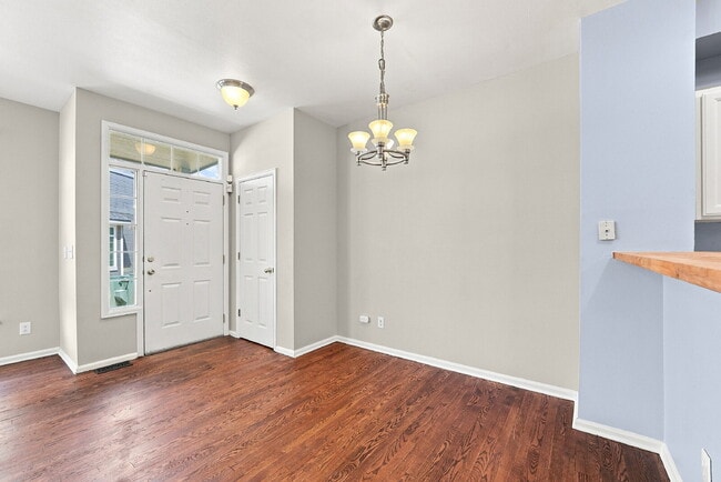 Building Photo - $2,695.95 - 3 Bed, 2.5 Bath Newly Updated Townhome in Centennial with Central AC
