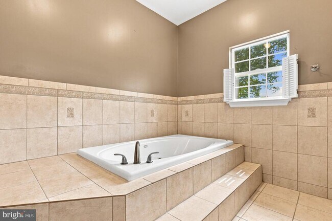 Building Photo - 10717 Bentley Ln