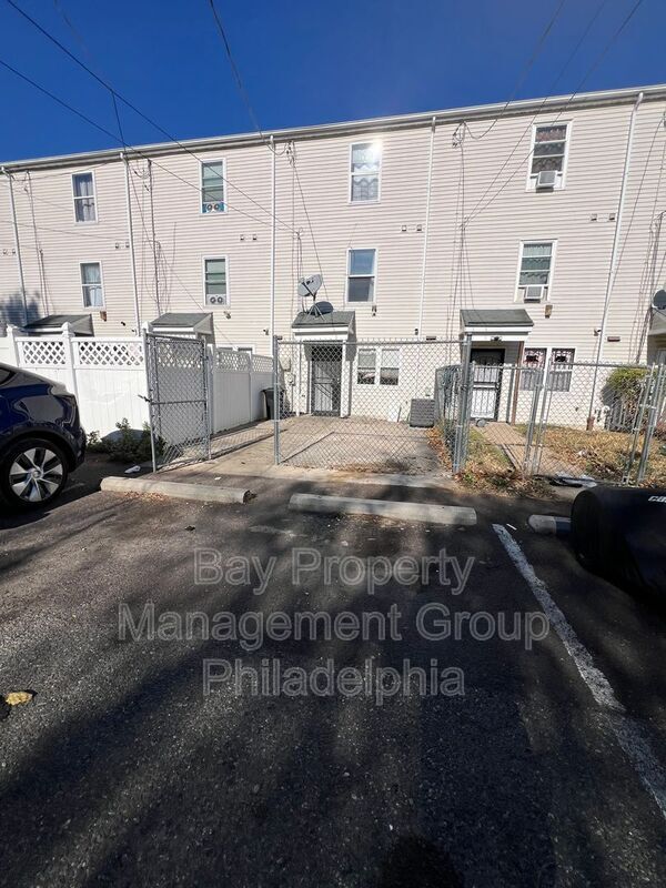 Building Photo - 1610 W Diamond St