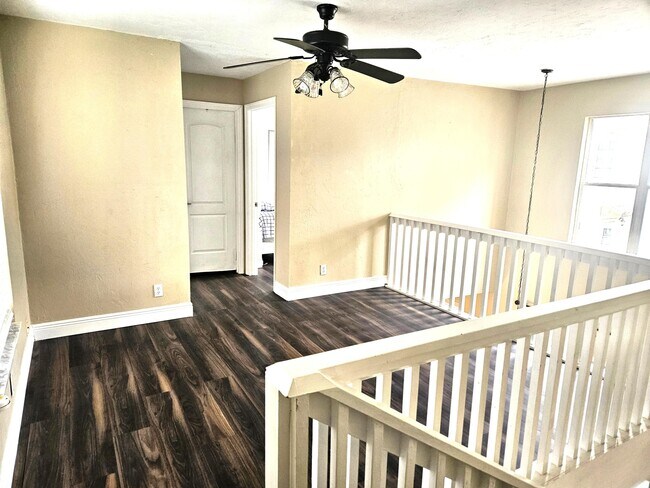 Building Photo - 206 Edgewood Dr