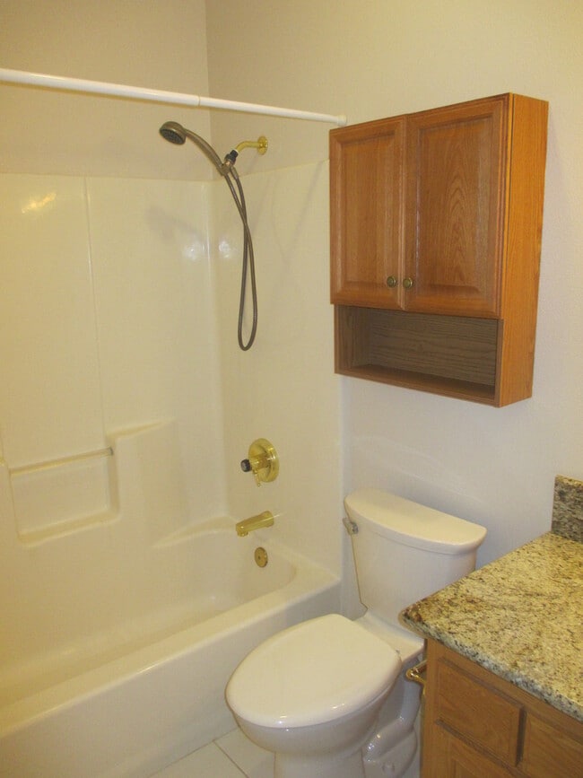 Building Photo - Three Bedroom Home in North Salem with Vaulted Ceiling and Skylight