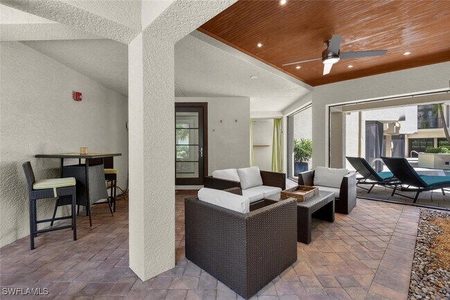 Building Photo - 684 10th Ave S