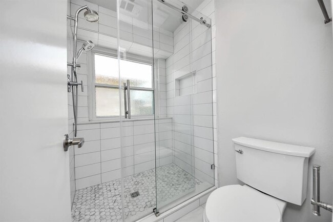 Building Photo - 12407 Meadow Ridge Dr