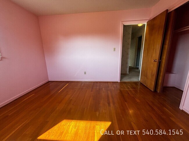 Building Photo - 1511 Narcissus St