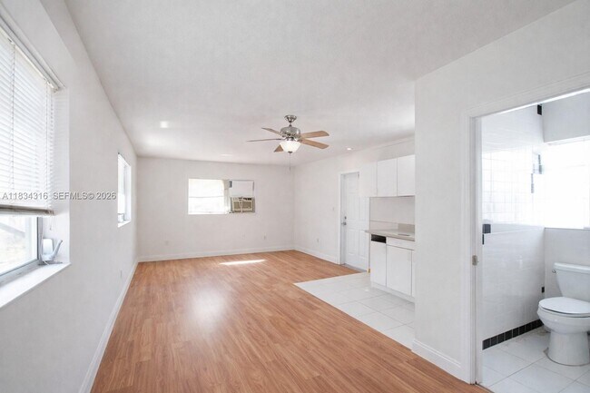 Building Photo - 3110 SW 33rd Ave