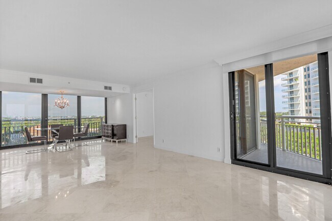 Building Photo - 3000 N Ocean Dr