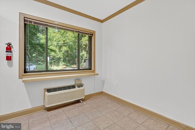 Building Photo - 4114 Davis Pl NW